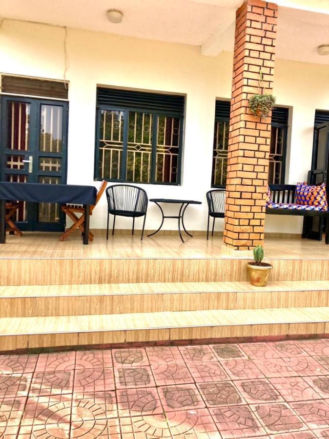 Hotel Okra House Entebbe Exterior foto