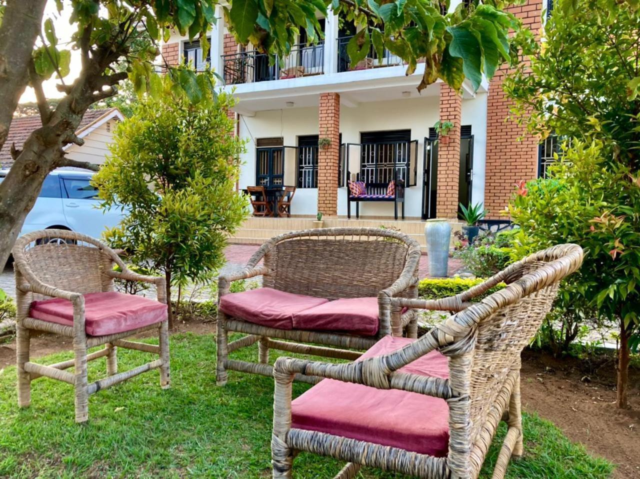 Hotel Okra House Entebbe Exterior foto