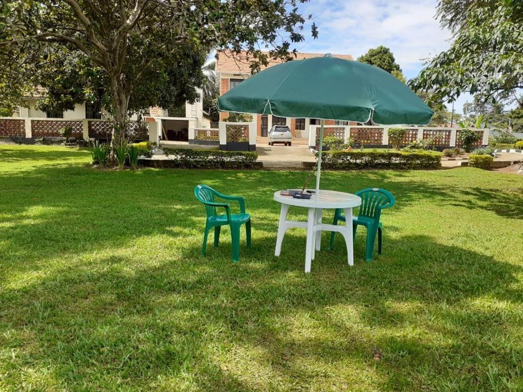 Hotel Okra House Entebbe Exterior foto